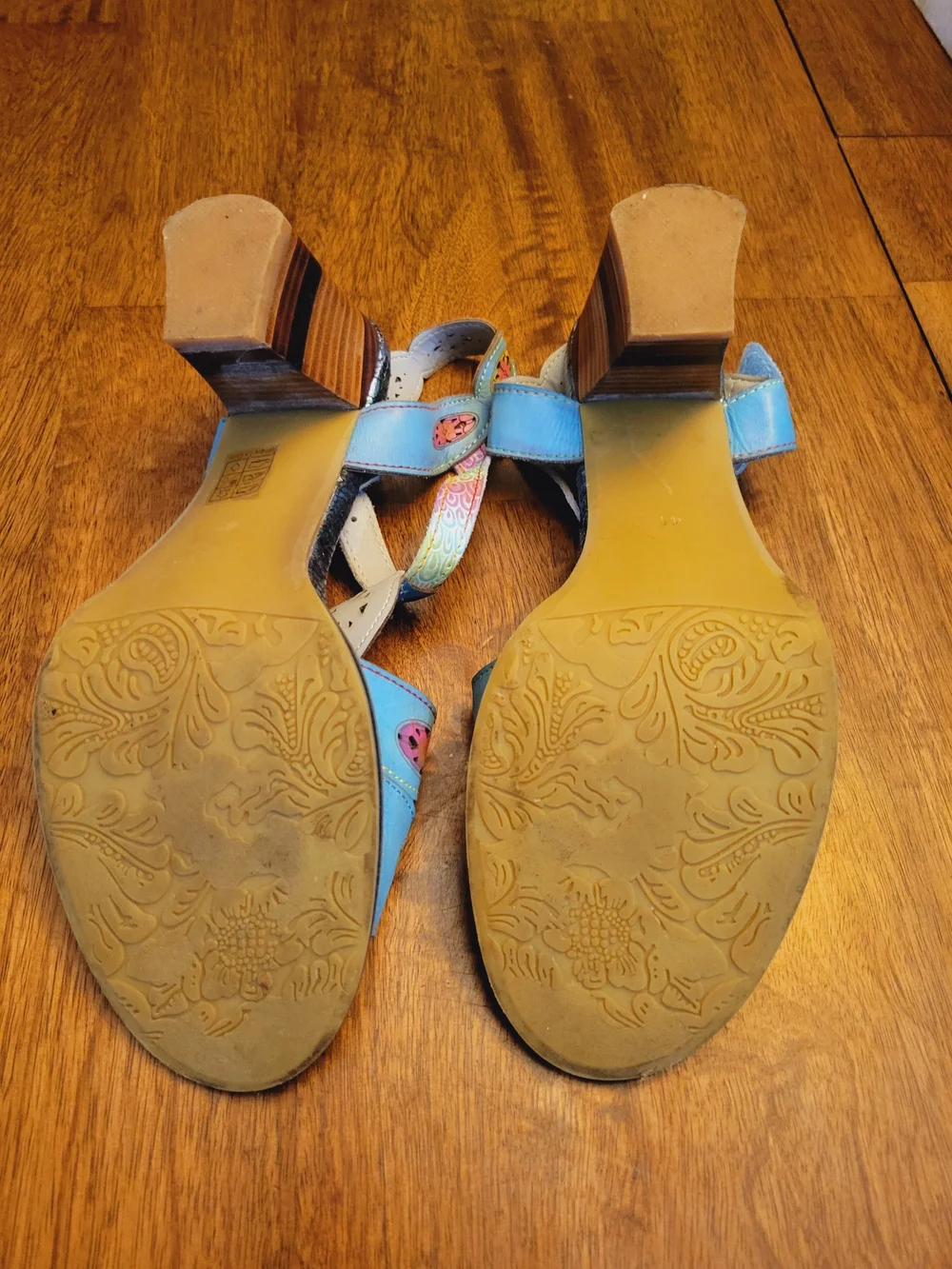 L'ATISTE: Women's Blue Floral Cutout Slingback Sandals with Multicolor Accents